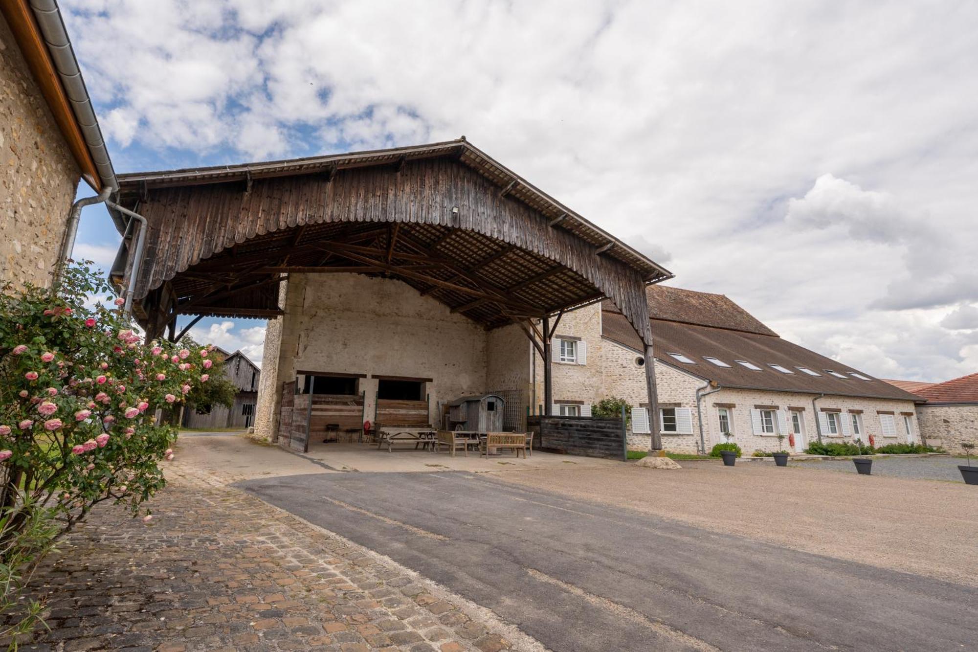 Gîtes de la Bergerie Villeneuve-sous-Dammartin Exterior foto